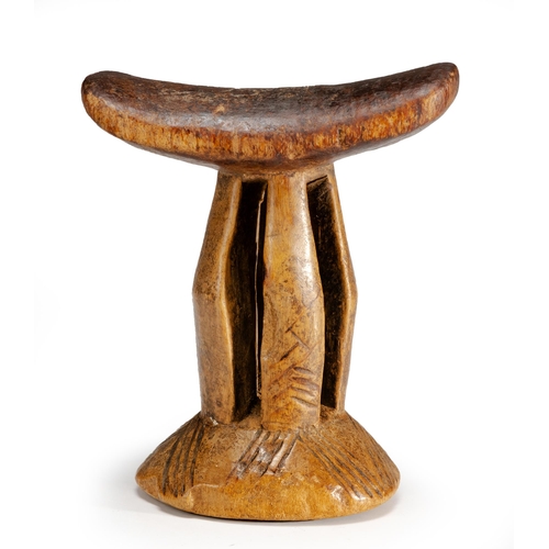 277 - AN NGAMBWE HEADREST, ANGOLA