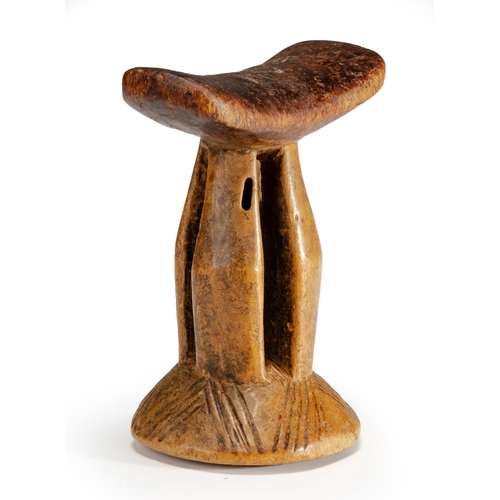 277 - AN NGAMBWE HEADREST, ANGOLA