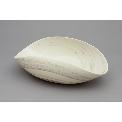 605 - A LARGE STRIATO MURANO GLASS BONE AND MARBLE FOLDED BOWL