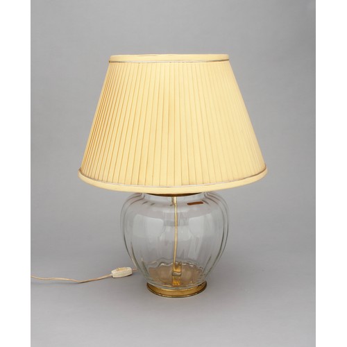 659 - A GLASS BASE TABLE LAMP