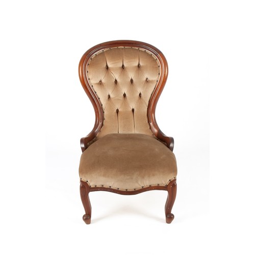 195 - A VICTORIAN WALNUT LADY'S CHAIR