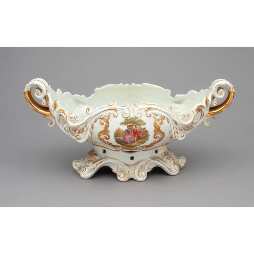 769 - A VINTAGE PORCELAIN ITALIAN CAPODIMONTE-STYLE CENTRE PIECE