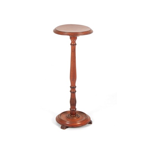 277 - A MAHOGANY OCCASIONAL TABLE