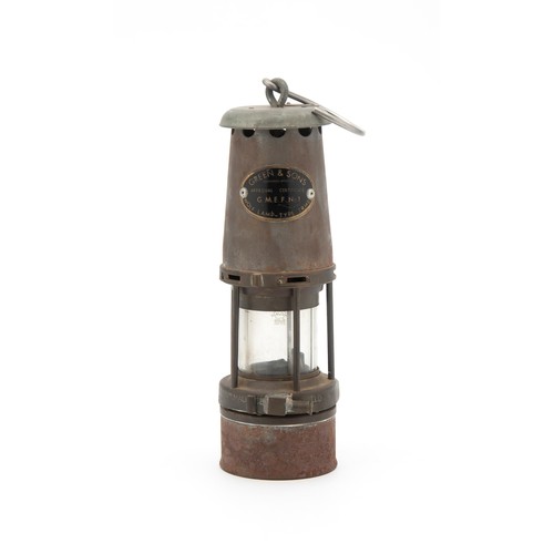 84 - VINTAGE MINER'S LANTERN, GREEN & SONS APPROVAL CERTIFICATE GMEF NO 1 WOLF TYPE LAMP 7RMB