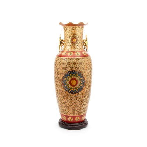 673 - A CHINESE STYLE FLOOR VASE