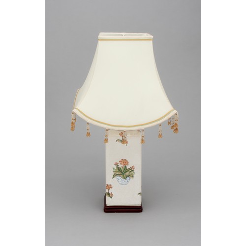 656 - A CERAMIC TABLE LAMP