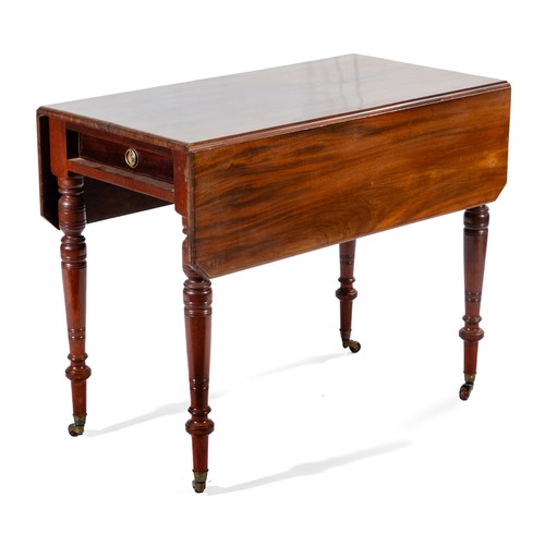 189 - A VICTORIAN MAHOGANY PEMBROKE TABLE