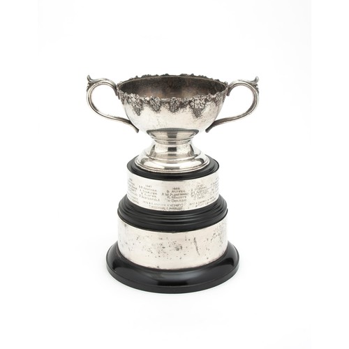 825 - AN ELECTROPLATE TROPHY CUP, 20TH CENTURY