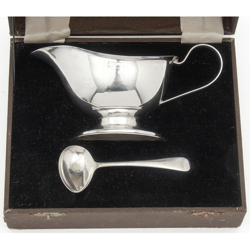 931 - A CASED ELECTROPLATED GRAVY BOAT AND SPOON