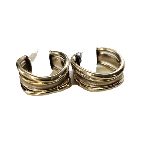 1205 - A PAIR OF GOLD HOOP EARRINGS