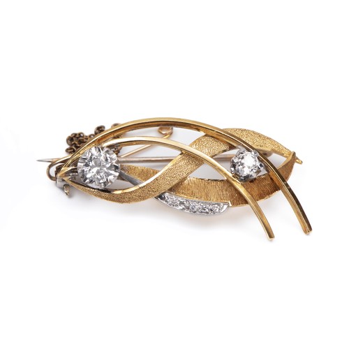 1197 - A GOLD AND DIAMOND BROOCH