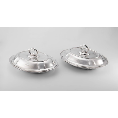 472 - A PAIR OF TIFFANY AND CO SILVER ENTREE DISHES