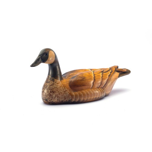 962 - A CARVED CANADIAN GOOSE DECOY BY TOM TABER