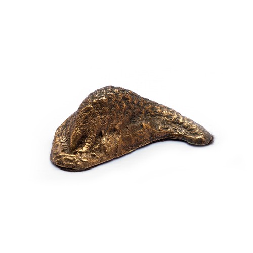 632 - A PANGOLIN BRONZE SCULPTURE, KEITH CALDER