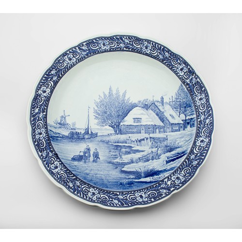 620 - A BLUE AND WHITE 'ROYAL SPHINX' DELFT WALL PLATE