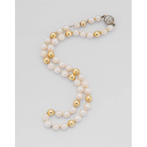 677 - A STRING OF PEARLS