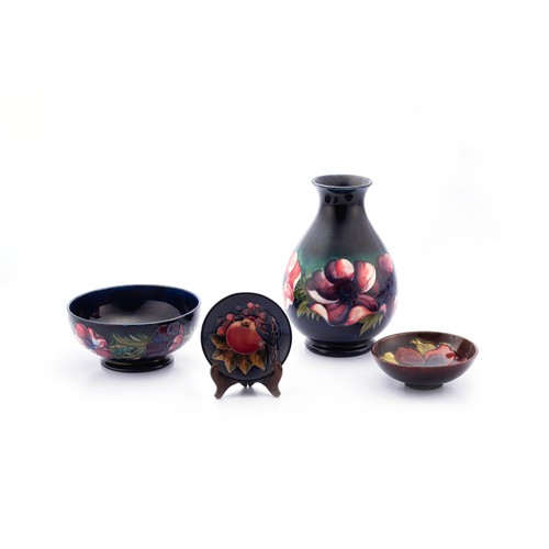 606 - A COLLECTION OF MOORCROFT CERAMICS