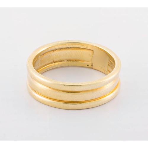 725 - A GOLD WEDDING BAND