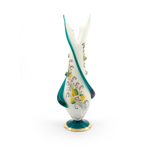 534 - A VENETIAN GLASS VASE