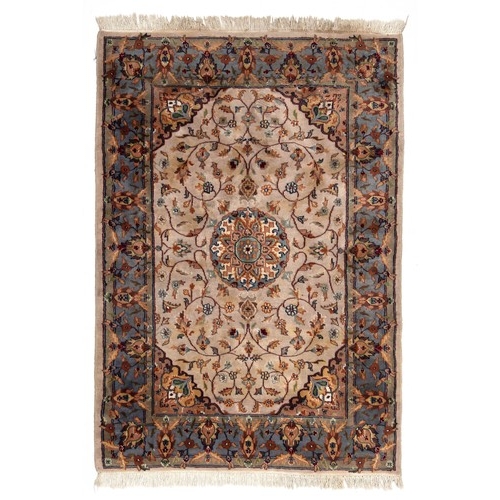 11 - A PAKISTANI RUG, MODERN 183 by 126cm