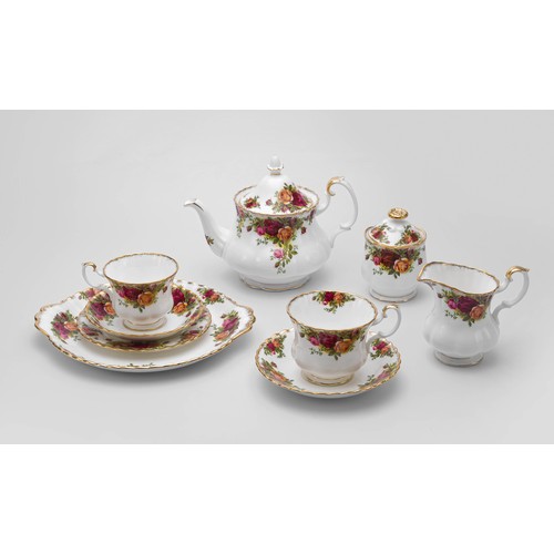 521 - A ROYAL ALBERT 'OLD COUNTRY ROSES' PATTERN TEA SERVICE