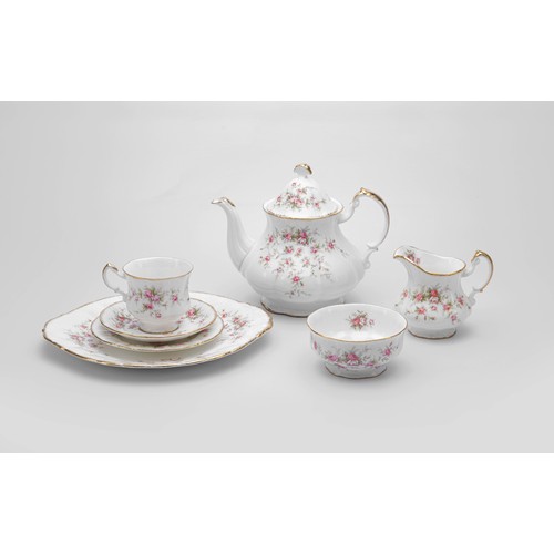 520 - A PARAGON 'VICTORIANA ROSE' PATTERN TEA SERVICE