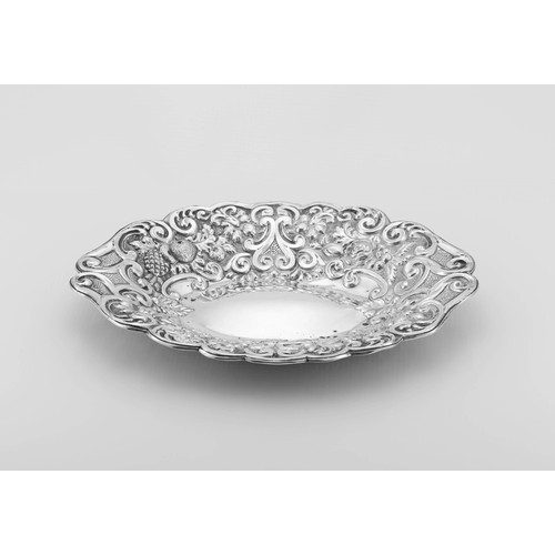 419 - A VICTORIAN SILVER BON-BON DISH, SIBRAY, HALL AND CO, LONDON, 1890