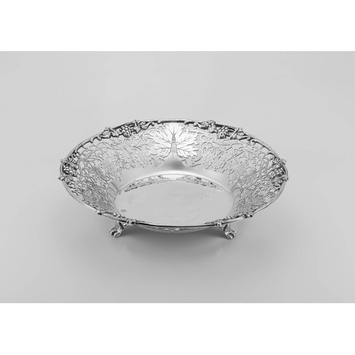 463 - AN ELIZABETH II SILVER BOWL, H H, SHEFFIELD, 1966