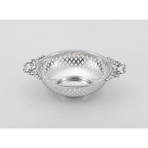 435 - AN EDWARD VII SILVER BASKET, MAKER'S MARK RUBBED, LONDON, 1908