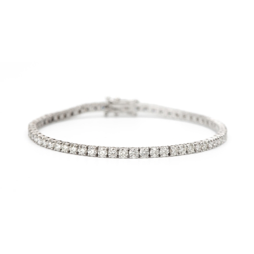 1010 - A NATURAL DIAMOND TENNIS BRACELET, 5.01 CARATS