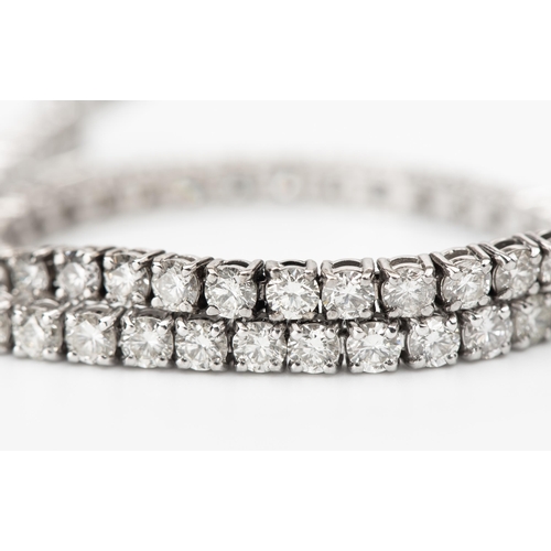 1010 - A NATURAL DIAMOND TENNIS BRACELET, 5.01 CARATS