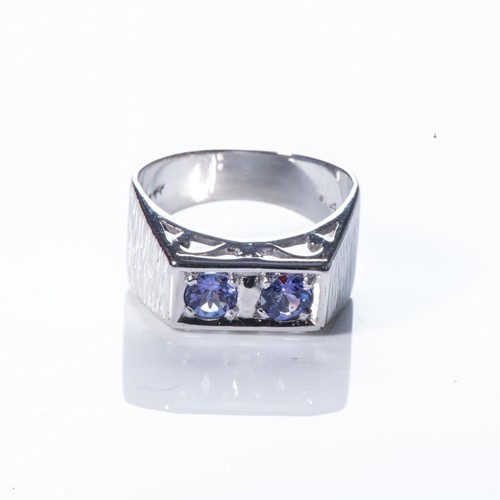 11010 - A GENTLEMAN'S TANZANITE RING