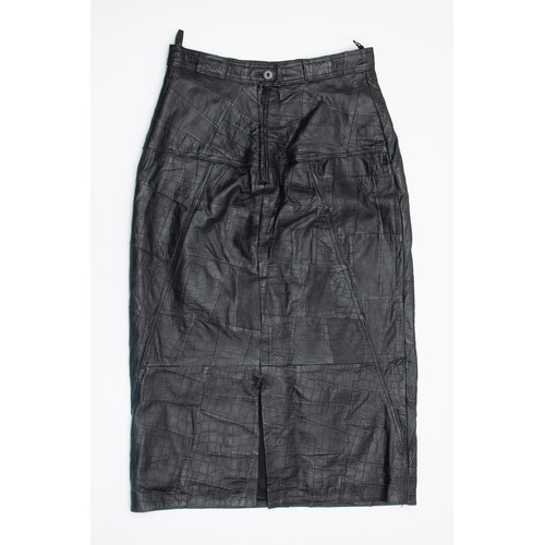 867 - A BLACK LEATHER SKIRT