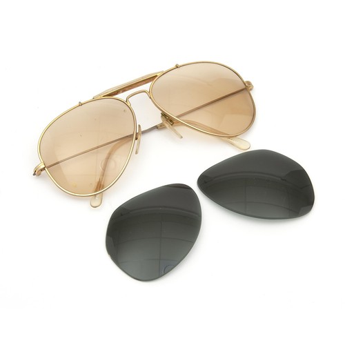 866 - A PAIR OF MENS RAY-BAN SUNGLASSES