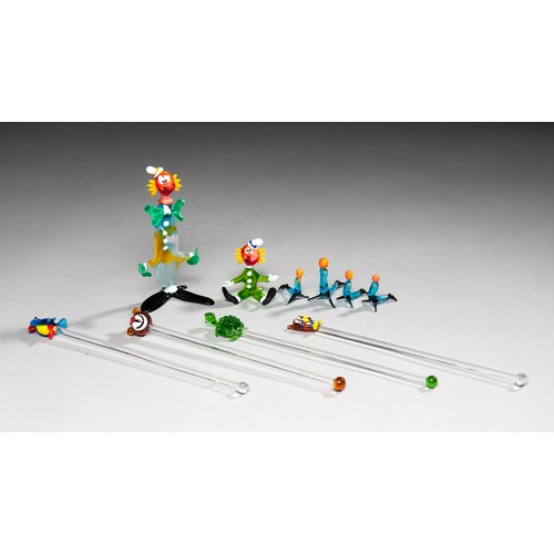 222 - A COLLECTION OF MURANO FIGURINES COMPRISING FOUR GLASS SEALS WITH BALLS, FOUR GLASS SWIZZLE STICKS A... 