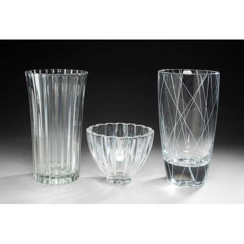 292 - A CRYSTAL J G DURAND VASE, A VERTICAL RIBBED DESIGN CRYSTAL VASE AND A VILLEROY & BOCH BOWL