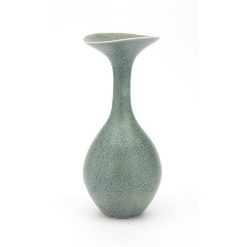 398 - A TURQUOISE CHINESE STYLE CERAMIC CRACKLE WARE VASE