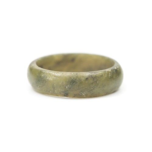 955 - A RING, POSSIBLY JADE