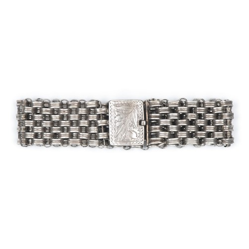 923 - A SILVER BRACELET