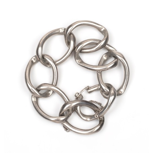 924 - A SILVER BRACELET