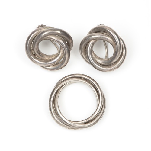 935 - A PAIR OF SILVER EARRINGS WITH MATCHING RING