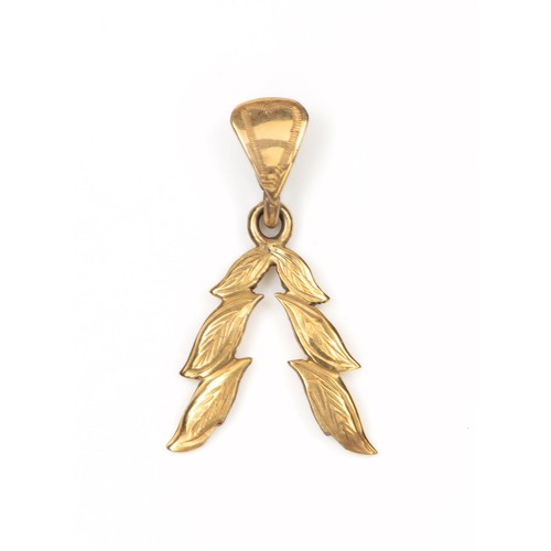 963 - A GOLD PENDANT