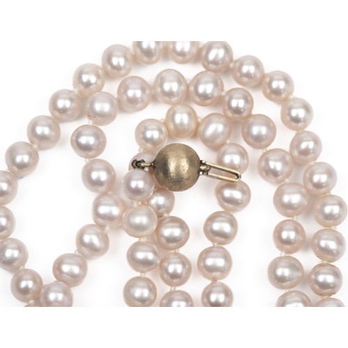 938 - A PEARL NECKLACE