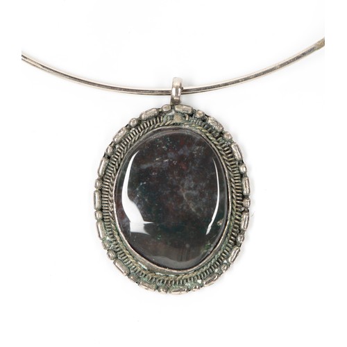 885 - A SILVER GEMSTONE PENDANT