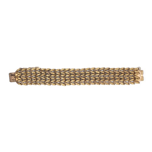 880 - A ROLLED GOLD COSTUME JEWELLERY BRACELET