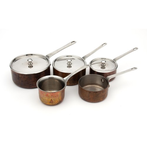 71 - A SET OF FIVE COPPER SAUCEPANS WITH STEEL LIDS AND HANDLES 