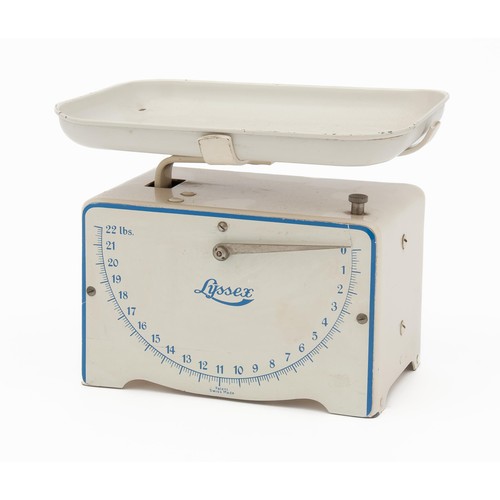 155 - A KITCHEN SCALE, LYSSEX, 1950