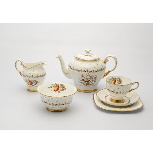 275 - A FINE ENGLISH 'TUSCAN' PATTERN TEA SET