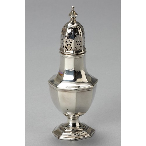 728 - AN EDWARD VII SILVER SUGAR CASTER, HENRY MATTHEWS, BIRMINGHAM, 1905