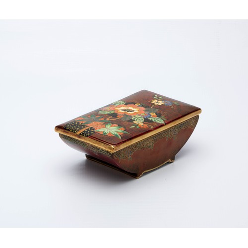 377 - A CROWN DEVON 'FIELDINGS' TRINKET BOX AND COVER